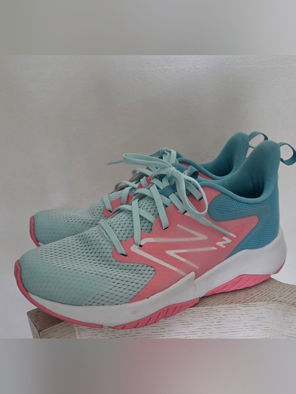 New Balance Kids Rave Run v2 Blue Shoes Size 6.5Y Wide (Fits Women's 8) Like New